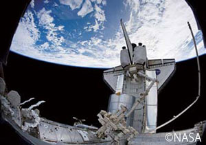 ISSの窓から見た地球(C)NASA